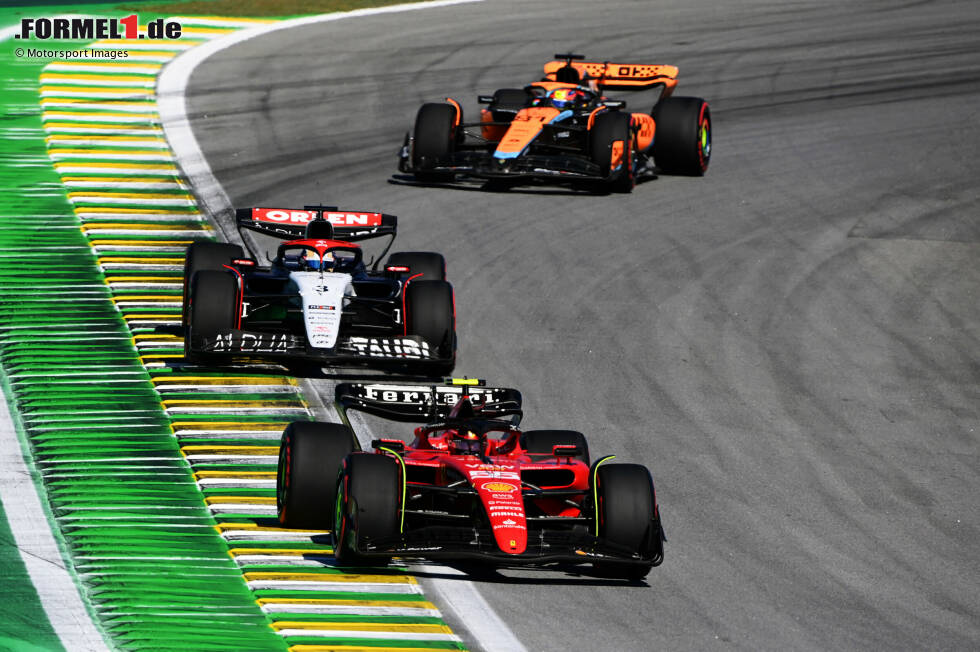 Foto zur News: Carlos Sainz (Ferrari), Daniel Ricciardo (AlphaTauri) und Oscar Piastri (McLaren)