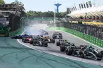 Foto zur News: Alexander Albon (Williams), Lewis Hamilton (Mercedes), Fernando Alonso (Aston Martin), Lance Stroll (Aston Martin) und Kevin Magnussen (Haas)