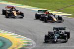Foto zur News: George Russell (Mercedes), Sergio Perez (Red Bull) und Oscar Piastri (McLaren)