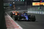 Foto zur News: Alexander Albon (Williams) und Lando Norris (McLaren)