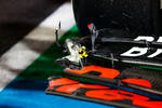 Foto zur News: Frontflügel-Schaden bei Max Verstappen (Red Bull)