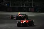 Foto zur News: Sergio Perez (Red Bull) und Charles Leclerc (Ferrari)