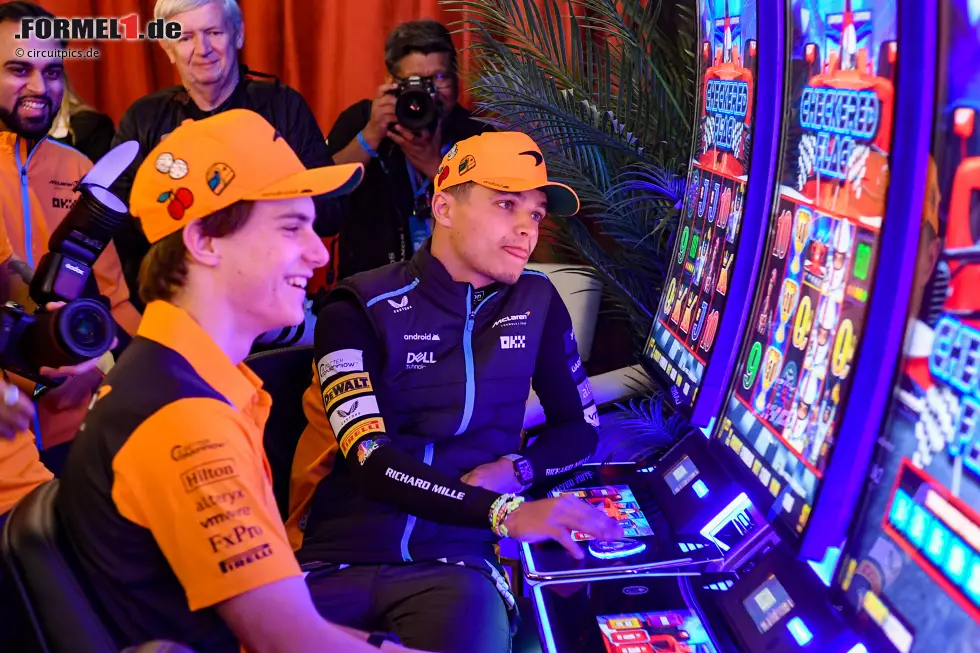 Foto zur News: Lando Norris (McLaren) und Oscar Piastri (McLaren)