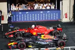 Foto zur News: Charles Leclerc (Ferrari) und Max Verstappen (Red Bull)