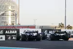 Foto zur News: Logan Sargeant (Williams) und Kevin Magnussen (Haas)