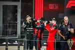 Foto zur News: George Russell (Mercedes), Max Verstappen (Red Bull) und Charles Leclerc (Ferrari)