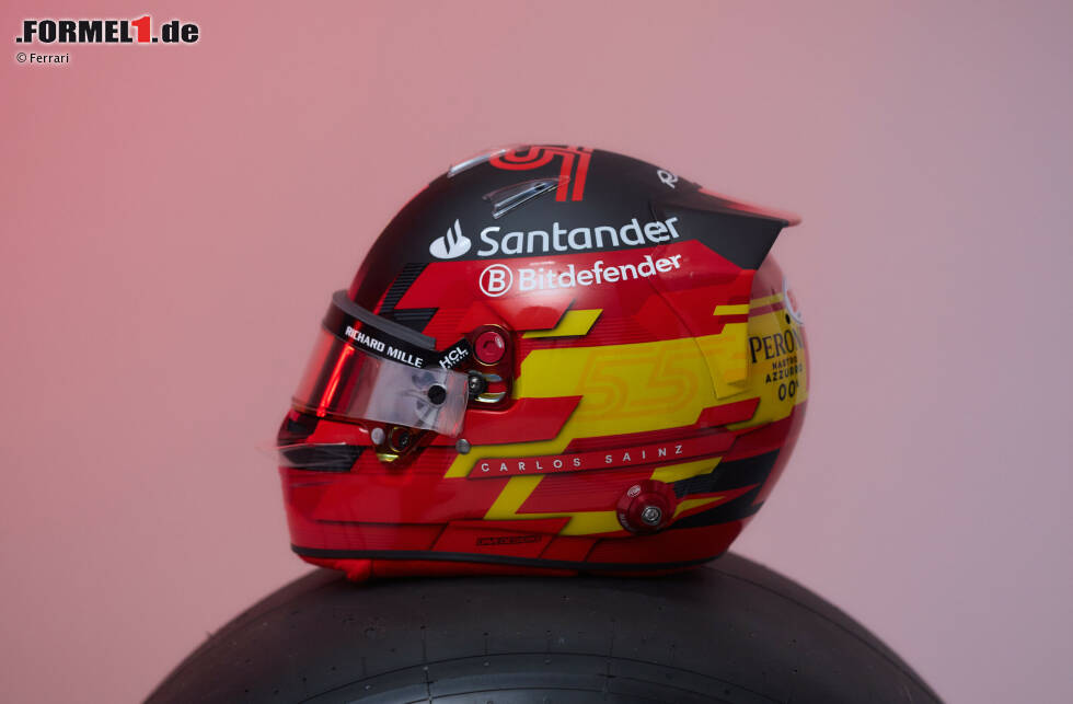 Foto zur News: Helm von Carlos Sainz (Ferrari)