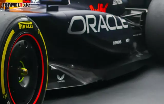 Foto zur News: Formel-1-Liveticker: Pirelli zeigt die Reifen für die Tests