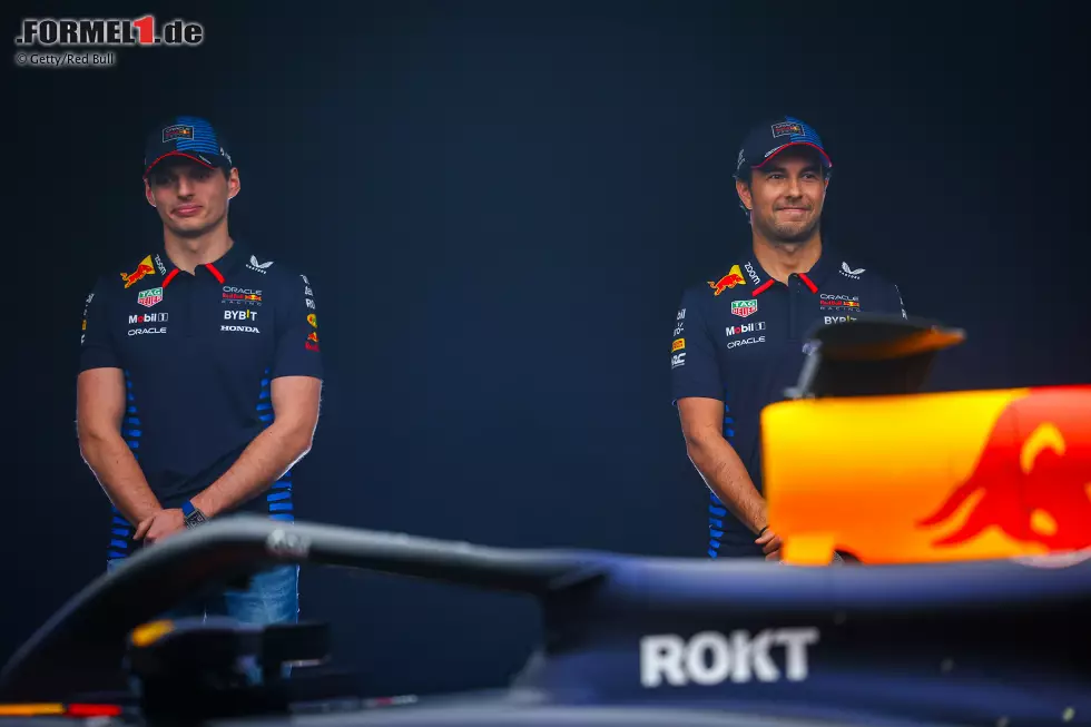 Foto zur News: Max Verstappen (Red Bull), Sergio Perez (Red Bull)