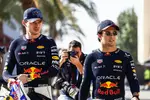 Foto zur News: Max Verstappen (Red Bull) und Sergio Perez (Red Bull)