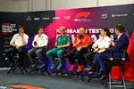 Foto zur News: Toto Wolff (Mercedes), James Vowles (Williams), Mike Krack (Aston Martin), Frederic Vasseur (Ferrari) und Ayao Komatsu (Haas) in der Pressekonferenz