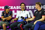 Foto zur News: Sergio Perez (Red Bull), Daniel Ricciardo (Racing Bulls) und Nico Hülkenberg (Haas)