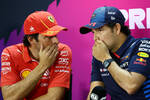 Foto zur News: Carlos Sainz (Ferrari) und Sergio Perez (Red Bull)
