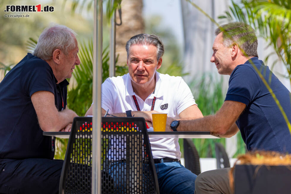 Foto zur News: Helmut Marko, Christian Horner (Red Bull) und Verstappen-Manager Raymond Vermeulen