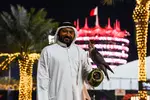 Foto zur News: Bahraini mit Jagdvogel