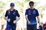 Foto zur News: Alexander Albon (Williams) und Max Verstappen (Red Bull)