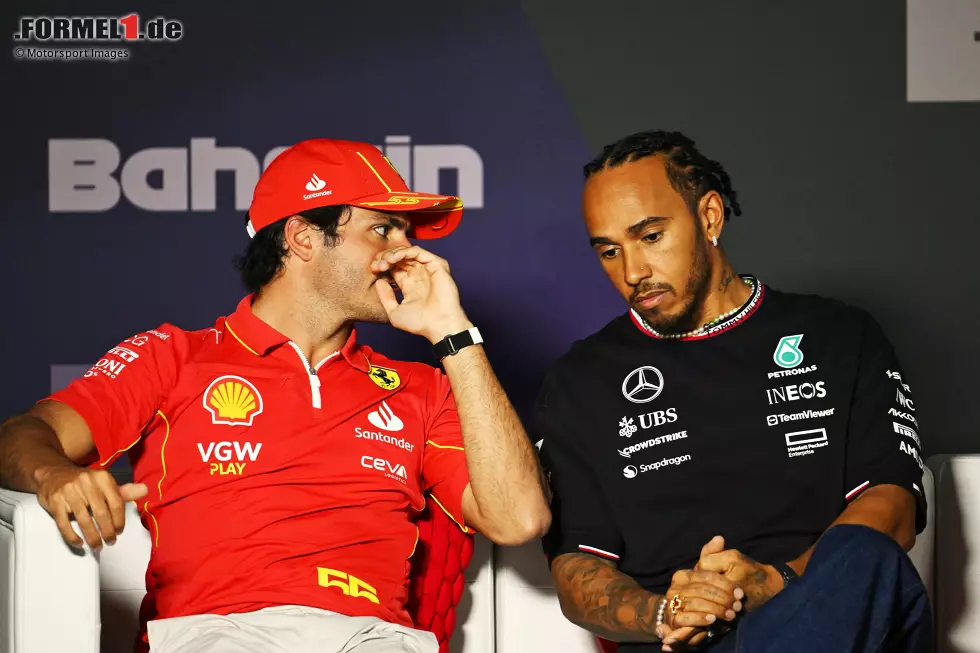 Foto zur News: Carlos Sainz (Ferrari) und Lewis Hamilton (Mercedes)