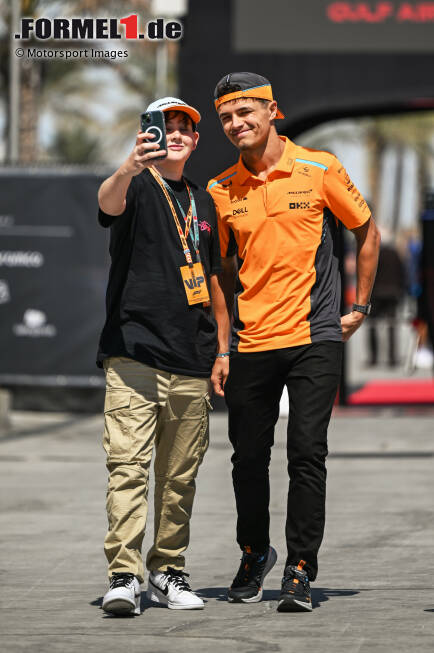 Foto zur News: Lando Norris (McLaren) mit Fan