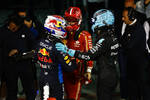 Foto zur News: Max Verstappen (Red Bull), Charles Leclerc (Ferrari) und George Russell (Mercedes)
