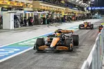 Foto zur News: Oscar Piastri (McLaren) und Lando Norris (McLaren)