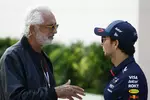 Foto zur News: Flavio Briatore und Sergio Perez (Red Bull)