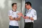 Foto zur News: Frederik Vesti mit Andrew Shovlin (Mercedes)