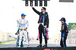 Foto zur News: Yuki Tsunoda (Racing Bulls), Esteban Ocon (Alpine) und Sergio Perez (Red Bull)