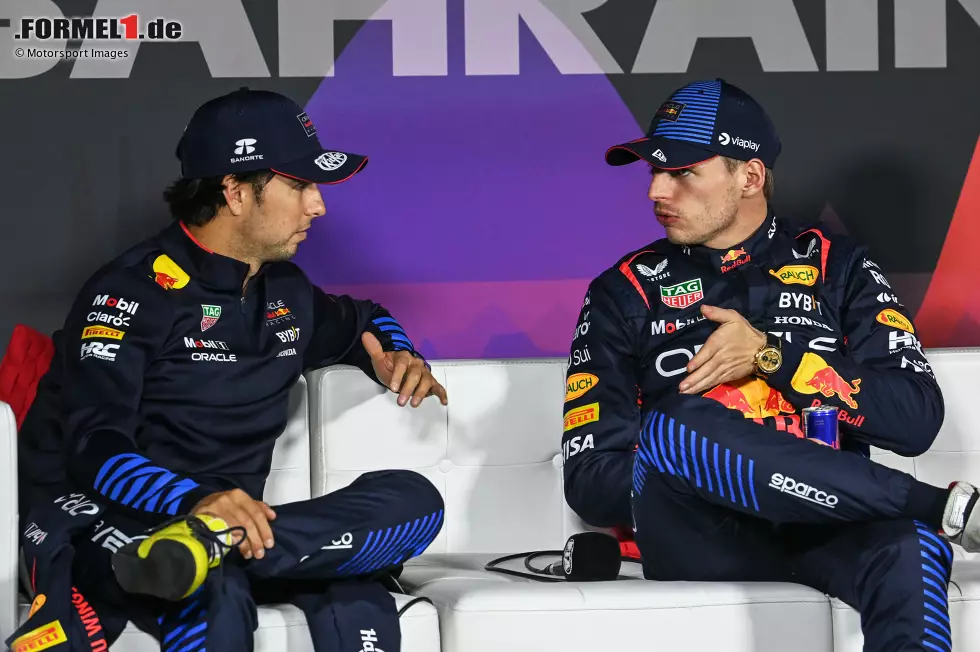 Foto zur News: Sergio Perez (Red Bull) und Max Verstappen (Red Bull)