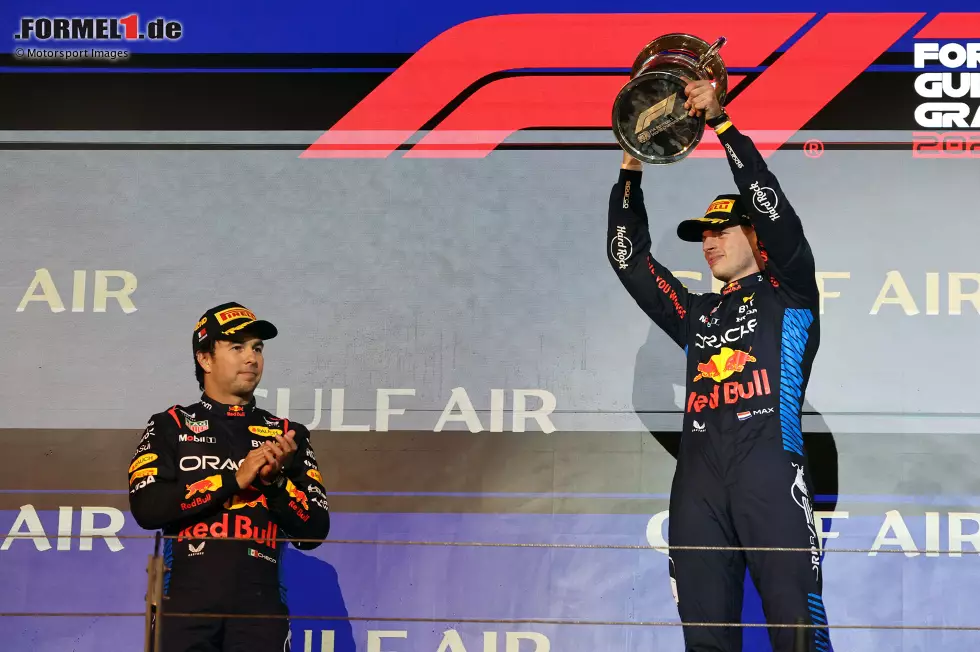 Foto zur News: Sergio Perez (Red Bull) und Max Verstappen (Red Bull)