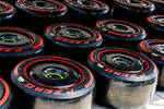 Foto zur News: Pirelli-Reifen mit Felgen
