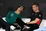 Foto zur News: Lance Stroll (Aston Martin) und Nico Hülkenberg (Haas)