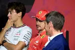 Foto zur News: George Russell (Mercedes) und Charles Leclerc (Ferrari)