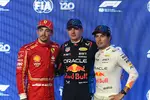 Foto zur News: Charles Leclerc (Ferrari), Max Verstappen (Red Bull) und Sergio Perez (Red Bull)