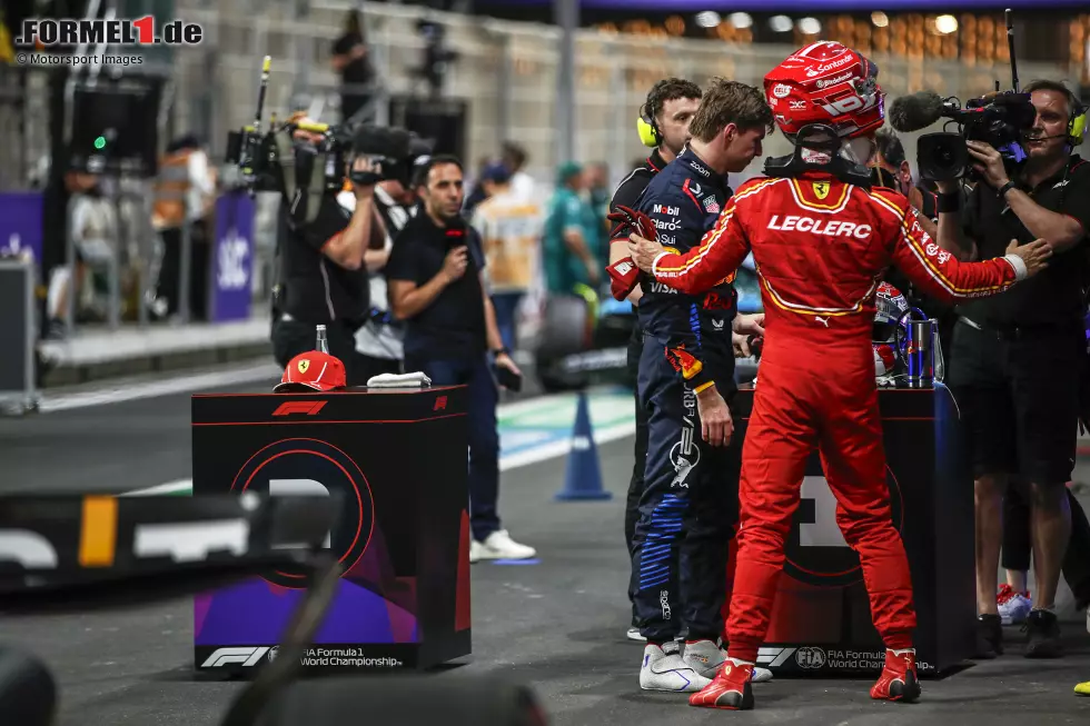 Foto zur News: Max Verstappen (Red Bull) und Charles Leclerc (Ferrari)