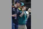 Foto zur News: Max Verstappen (Red Bull) und Fernando Alonso (Aston Martin)