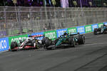 Foto zur News: Nico Hülkenberg (Haas) und Fernando Alonso (Aston Martin)