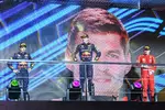 Foto zur News: Sergio Perez (Red Bull), Max Verstappen (Red Bull) und Charles Leclerc (Ferrari)