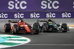 Foto zur News: Charles Leclerc (Ferrari) und Lewis Hamilton (Mercedes)