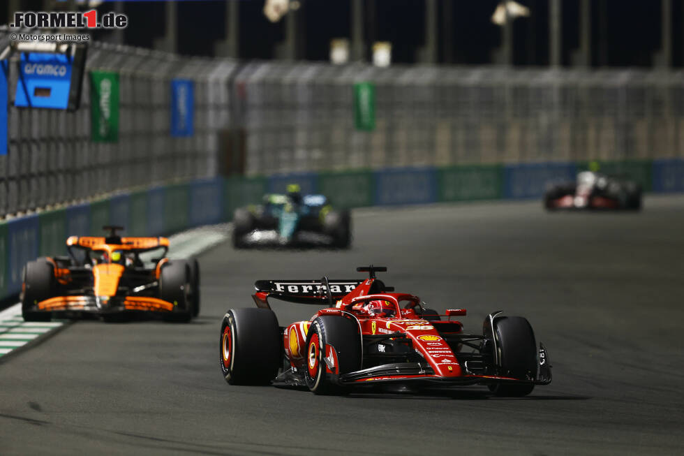 Foto zur News: Charles Leclerc (Ferrari), Oscar Piastri (McLaren) und Fernando Alonso (Aston Martin)