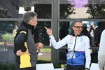 Foto zur News: Pirelli-Sportchef Mario Isola mit Laurent Mekies (Racing Bulls)