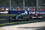 Foto zur News: Fernando Alonso (Aston Martin) und Daniel Ricciardo (Racing Bulls)