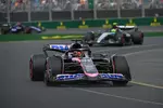 Foto zur News: Esteban Ocon (Alpine) und Lewis Hamilton (Mercedes)