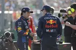 Foto zur News: Sergio Perez (Red Bull) und Max Verstappen (Red Bull)