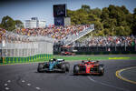 Foto zur News: Carlos Sainz (Ferrari) und Fernando Alonso (Aston Martin)