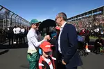 Foto zur News: Fernando Alonso (Aston Martin) und Stefano Domenicali