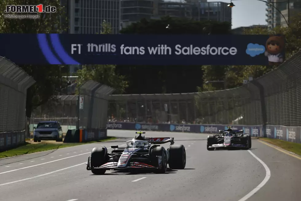 Foto zur News: Nico Hülkenberg (Haas) und Pierre Gasly (Alpine)