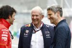 Foto zur News: Carlos Sainz (Ferrari) und Helmut Marko (Red Bull)