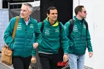 Foto zur News: Martin Whitmarsh, Pedro de la Rosa und Stoffel Vandoorne (Aston Martin)