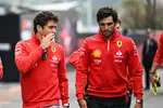 Foto zur News: Charles Leclerc (Ferrari) und Carlos Sainz (Ferrari)