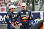 Foto zur News: Sergio Perez (Red Bull) und Max Verstappen (Red Bull)